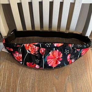 Lug Skedaddle PomPom Floral Black